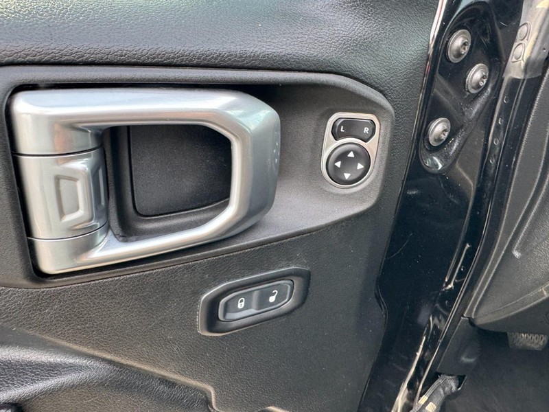 Jeep Gladiator Vehicle Image 15