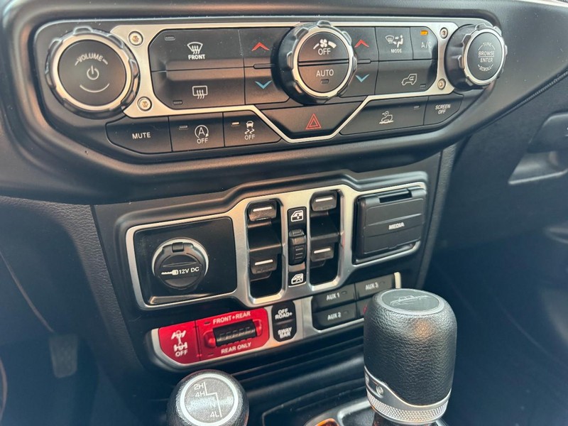 Jeep Gladiator Vehicle Image 18