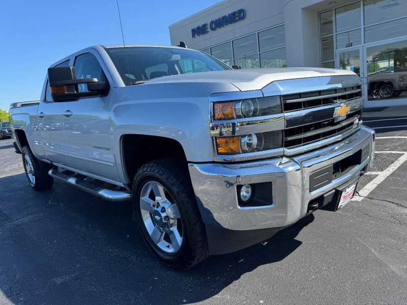 Chevrolet Silverado 2500HD Vehicle Image 02
