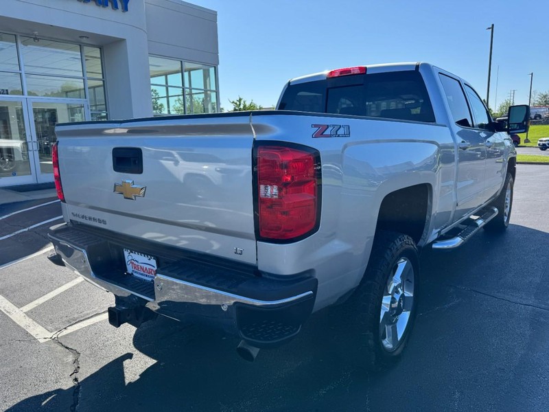 Chevrolet Silverado 2500HD Vehicle Image 03