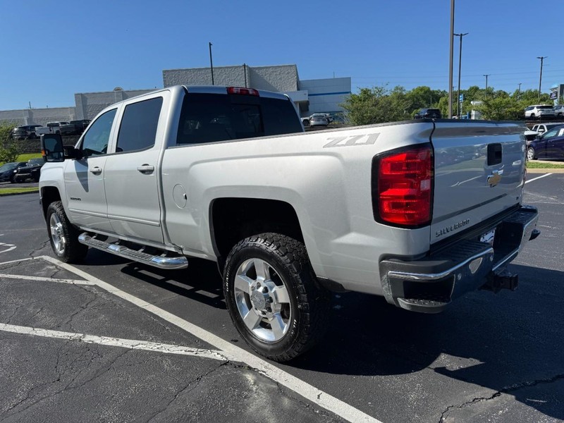 Chevrolet Silverado 2500HD Vehicle Image 04