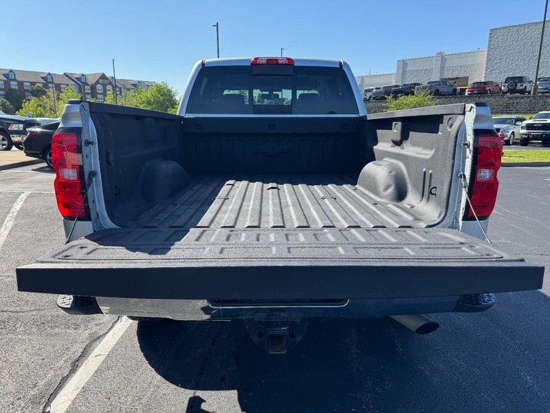 Chevrolet Silverado 2500HD Vehicle Image 05