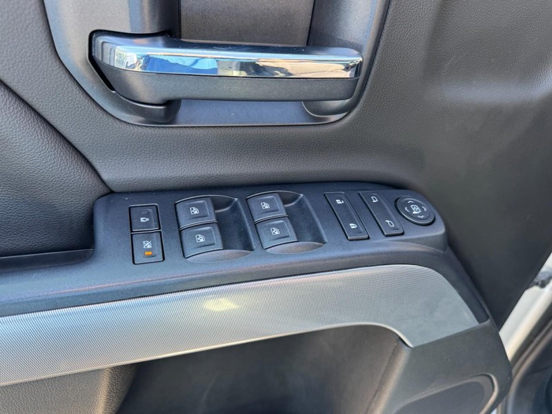 Chevrolet Silverado 2500HD Vehicle Image 14