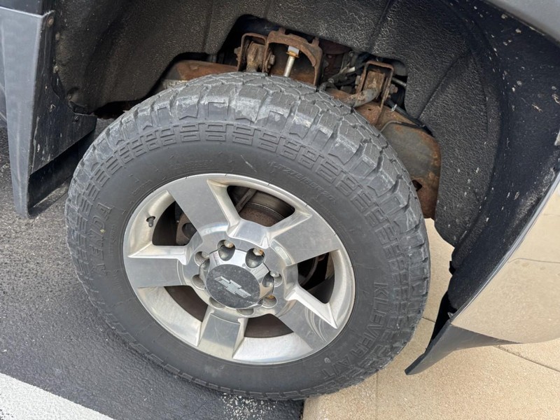 Chevrolet Silverado 2500HD Vehicle Image 05