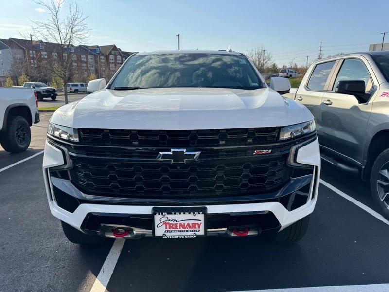 Chevrolet Suburban Vehicle Image 02