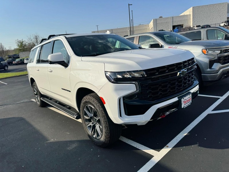 Chevrolet Suburban Vehicle Image 03