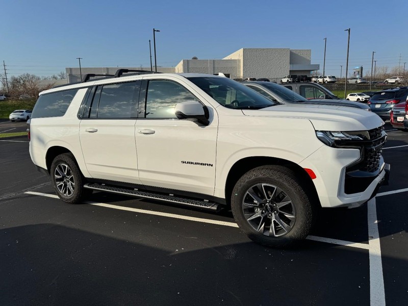Chevrolet Suburban Vehicle Image 04