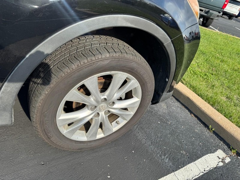 Toyota RAV4 Vehicle Image 05