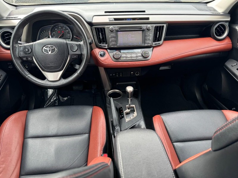 Toyota RAV4 Vehicle Image 12