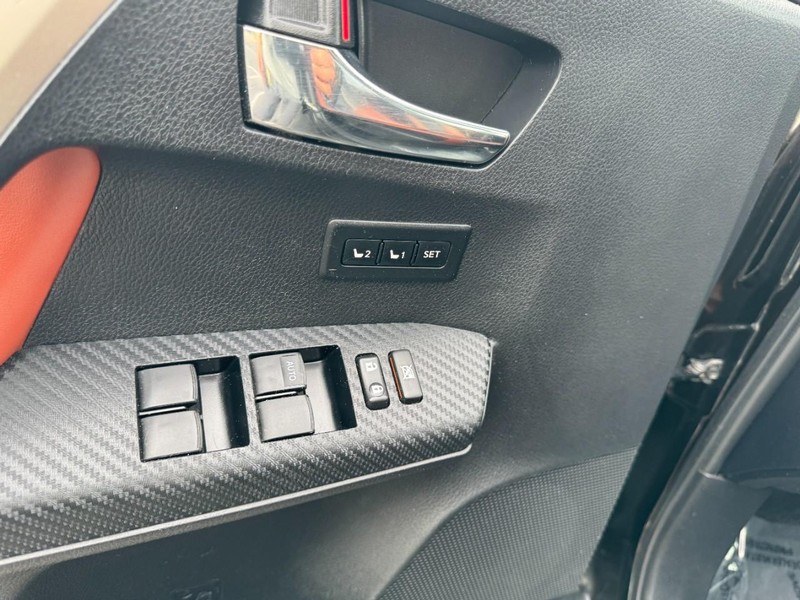 Toyota RAV4 Vehicle Image 16