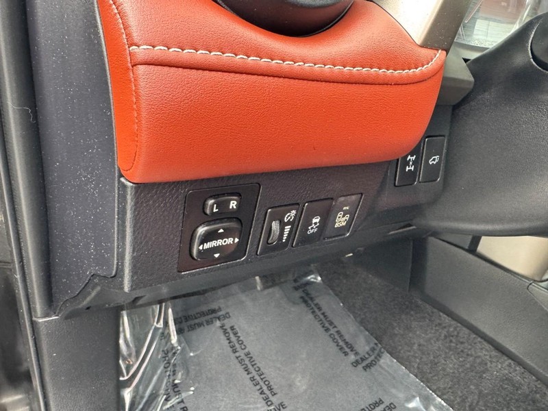 Toyota RAV4 Vehicle Image 17