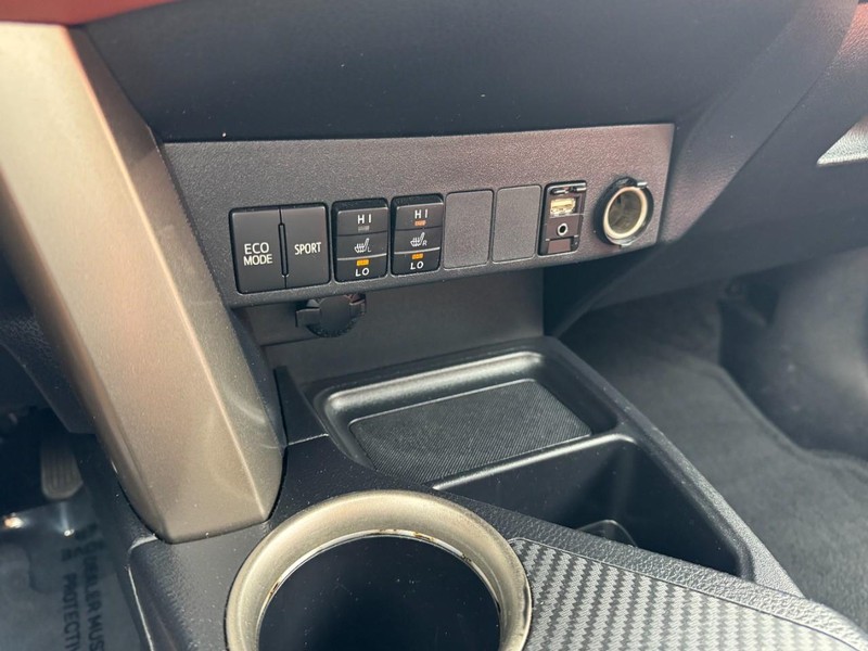 Toyota RAV4 Vehicle Image 18