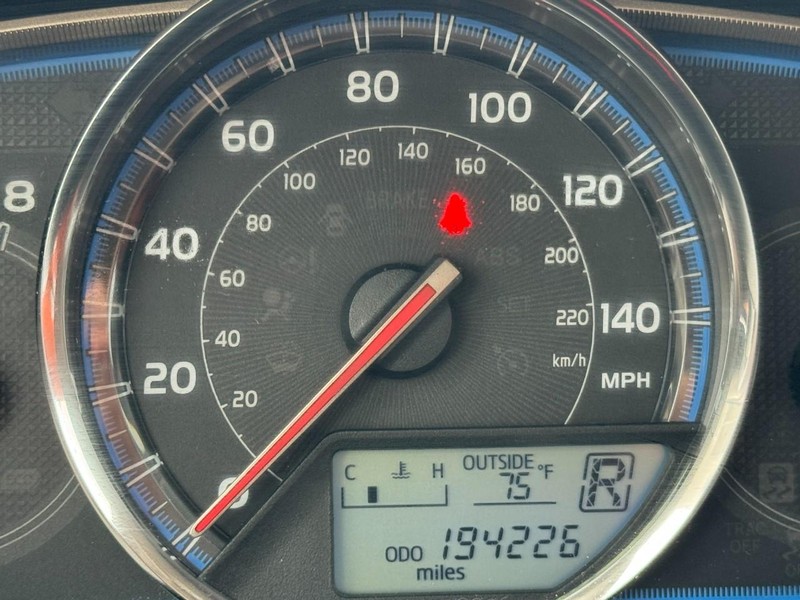 Toyota RAV4 Vehicle Image 25