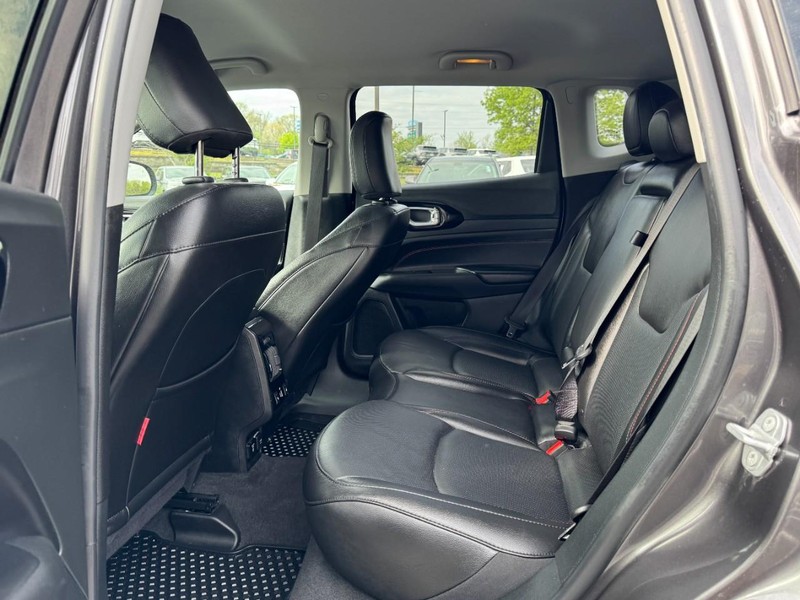 Jeep Compass Vehicle Image 10