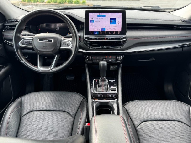 Jeep Compass Vehicle Image 12