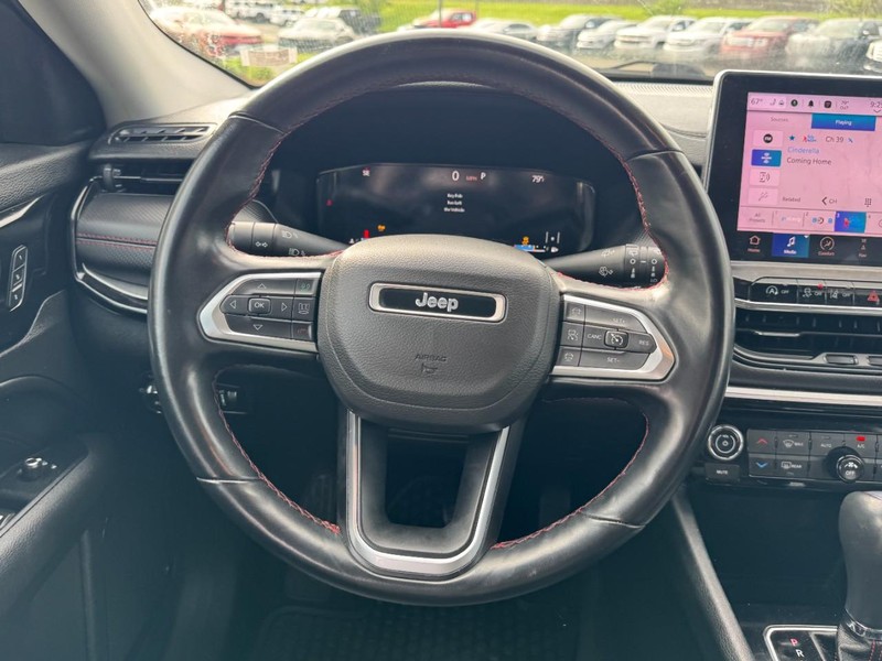 Jeep Compass Vehicle Image 13