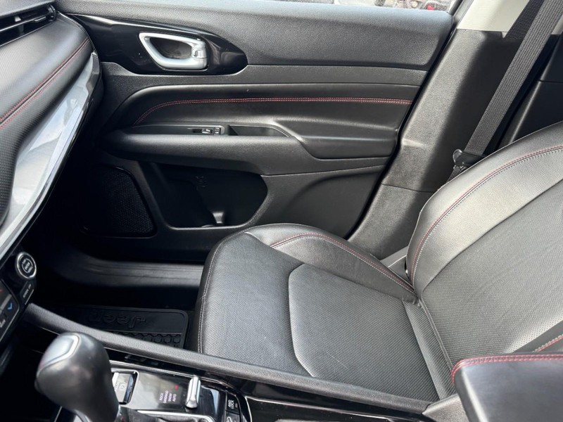 Jeep Compass Vehicle Image 14