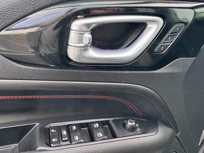 Jeep Compass Vehicle Image 16