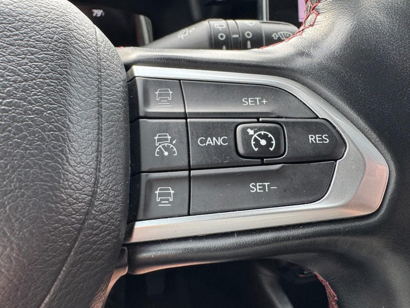 Jeep Compass Vehicle Image 18