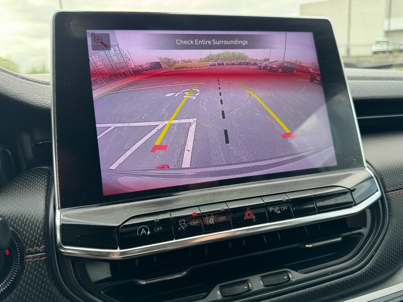 Jeep Compass Vehicle Image 22