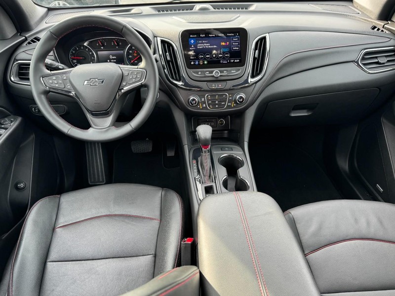 Chevrolet Equinox Vehicle Full-screen Gallery Image 11