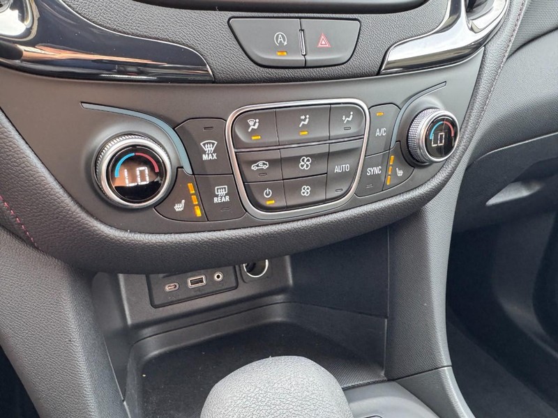 Chevrolet Equinox Vehicle Full-screen Gallery Image 18