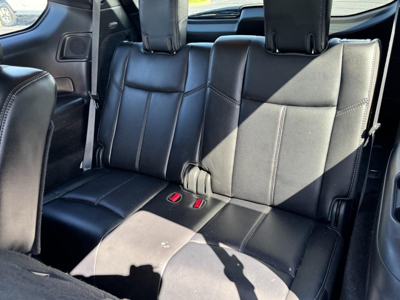 Nissan Pathfinder Vehicle Image 13