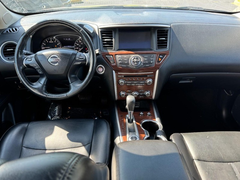 Nissan Pathfinder Vehicle Image 14