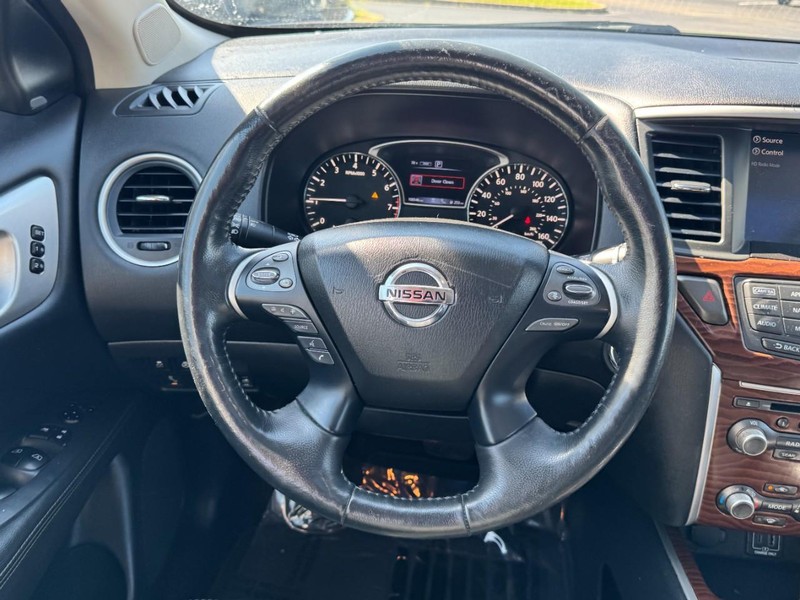 Nissan Pathfinder Vehicle Image 15