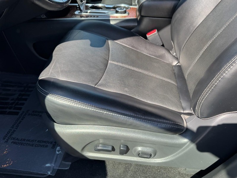 Nissan Pathfinder Vehicle Image 17