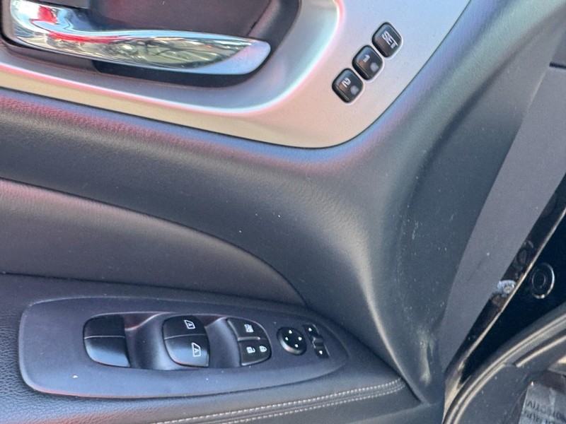 Nissan Pathfinder Vehicle Image 18