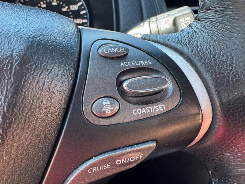Nissan Pathfinder Vehicle Image 21