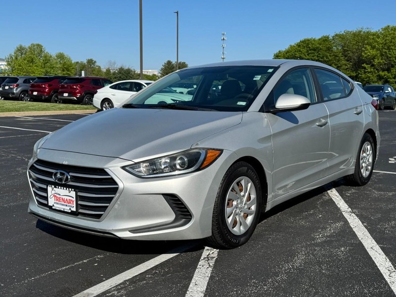 Hyundai Elantra Vehicle Image 08