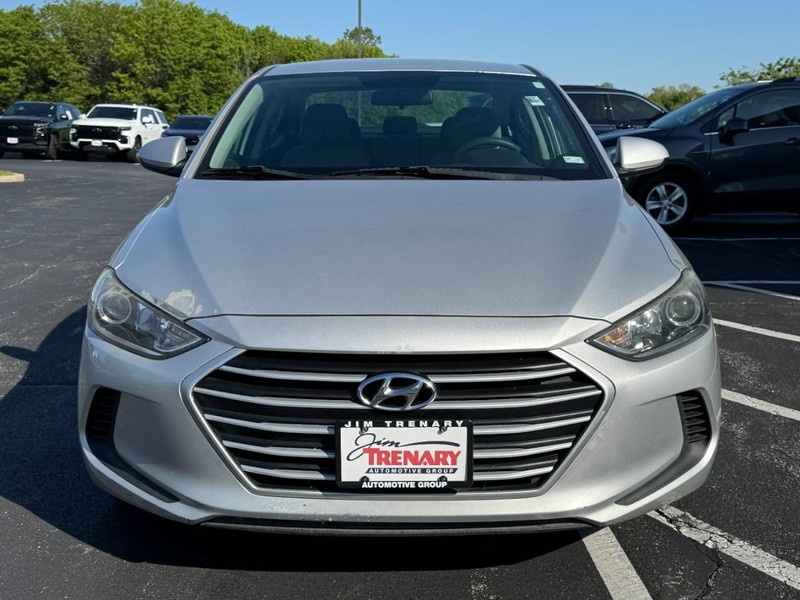 Hyundai Elantra Vehicle Image 09