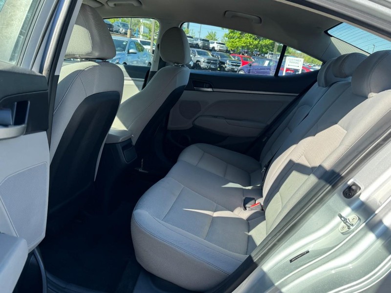 Hyundai Elantra Vehicle Image 10