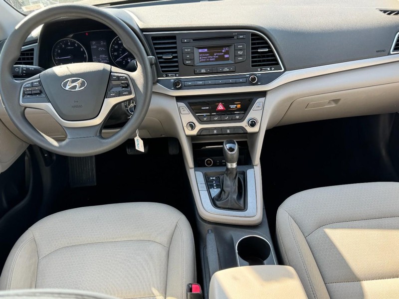 Hyundai Elantra Vehicle Image 11