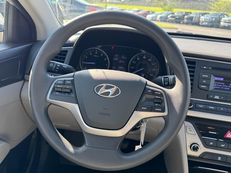 Hyundai Elantra Vehicle Image 12