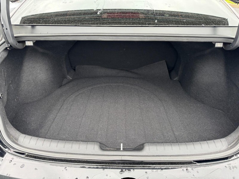 Hyundai Elantra Vehicle Image 06