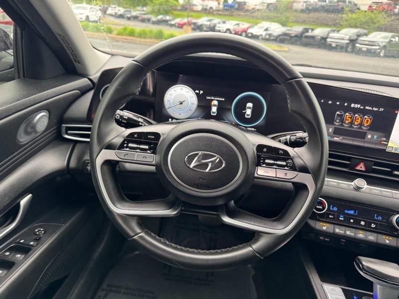 Hyundai Elantra Vehicle Image 12