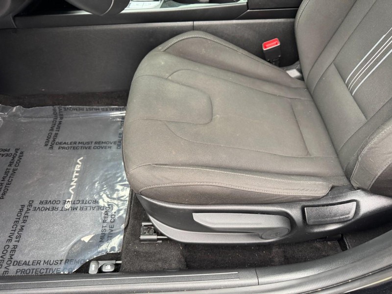 Hyundai Elantra Vehicle Image 14