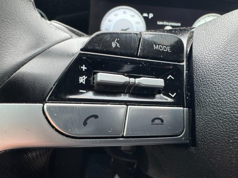 Hyundai Elantra Vehicle Image 16
