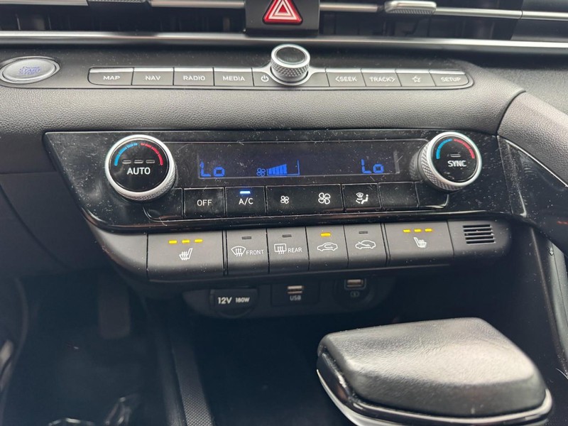 Hyundai Elantra Vehicle Image 18