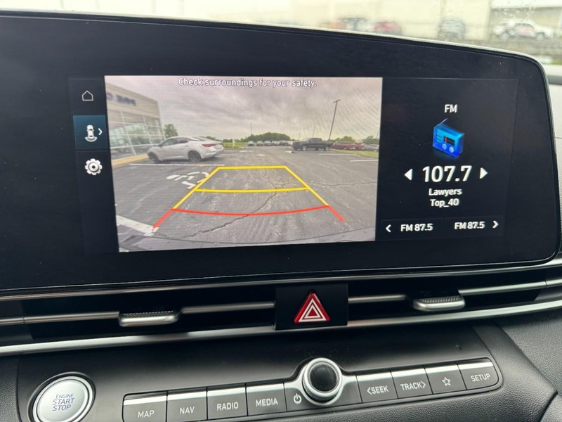 Hyundai Elantra Vehicle Image 21