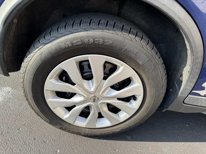 Nissan Rogue Vehicle Image 05