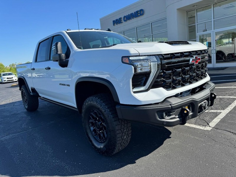 Chevrolet Silverado 2500HD Vehicle Image 02