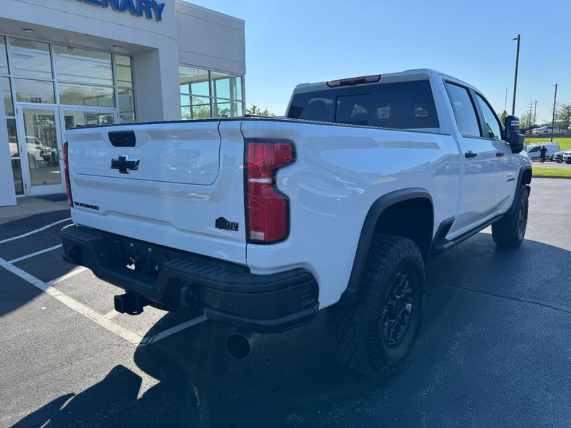 Chevrolet Silverado 2500HD Vehicle Image 03