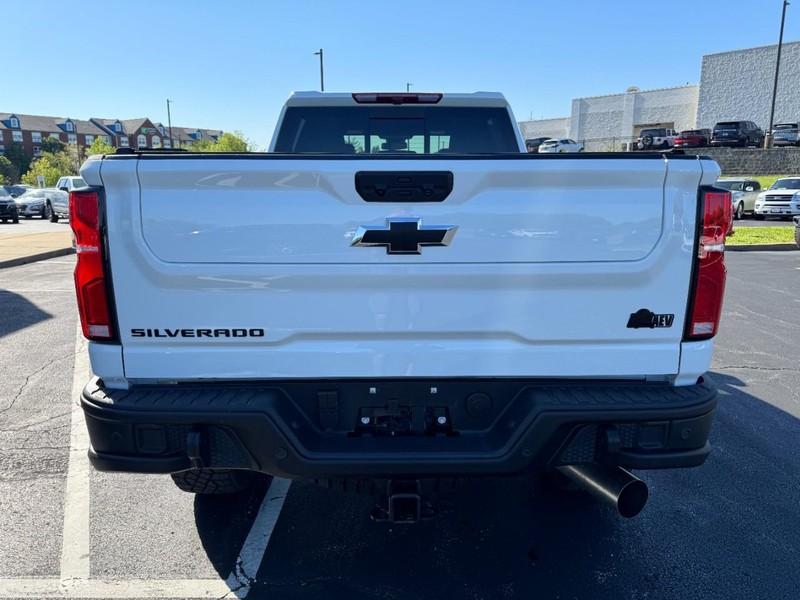 Chevrolet Silverado 2500HD Vehicle Image 04