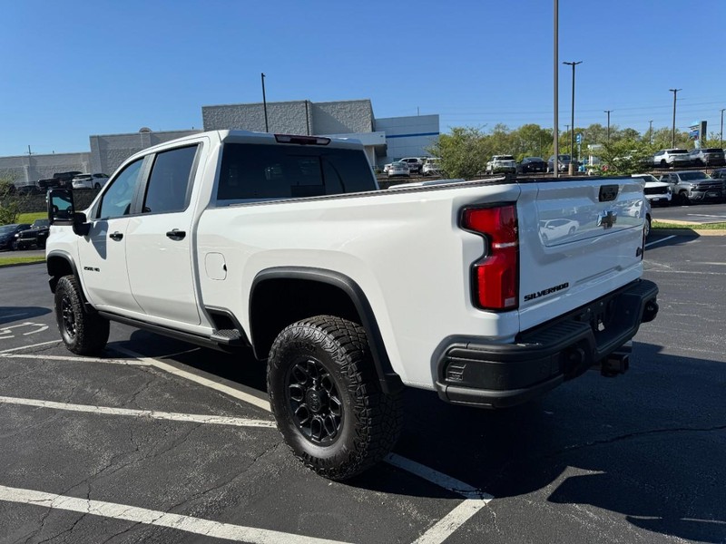 Chevrolet Silverado 2500HD Vehicle Image 05