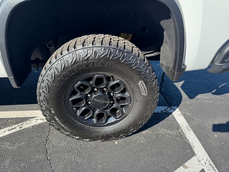 Chevrolet Silverado 2500HD Vehicle Image 06