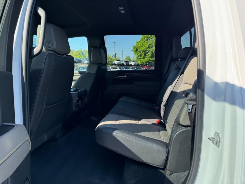 Chevrolet Silverado 2500HD Vehicle Image 10